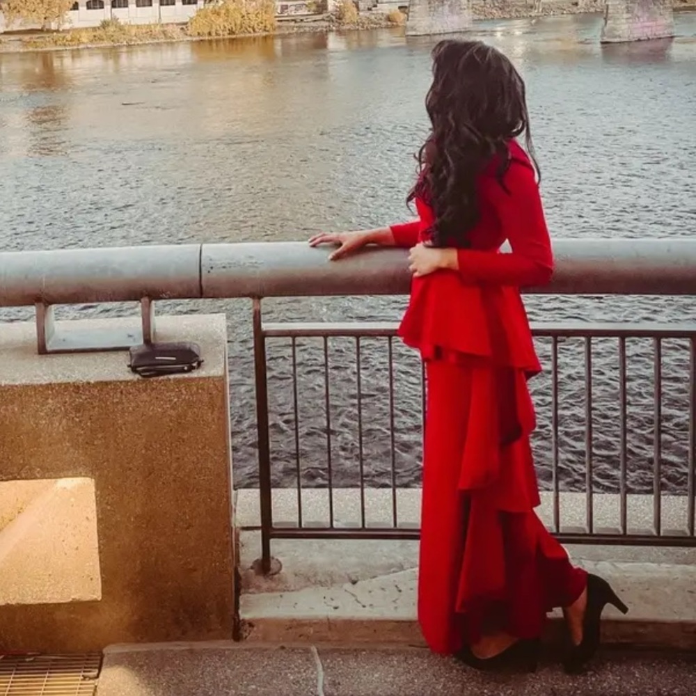 Badgley Mischka Red Long Sleeve Front Ruffle Gown Size  8 - Picture 9 of 11